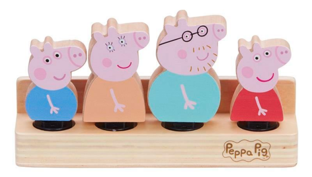 4 FIGURAS DE MADERA FAMILIA PIG