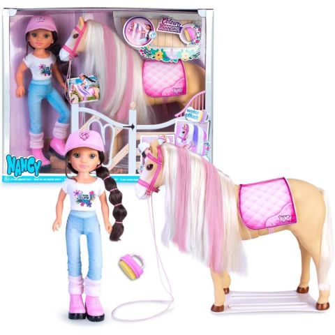 NANCY UN DÍA CON SU CABALLO FAMOSA